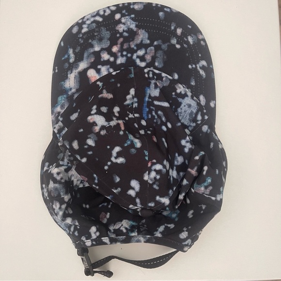 Lululemon Running Hat Black Printed - Picture 3 of 7